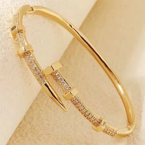 💛 Gold Nail Bangle – Sparkling Zircon Statement Bracelet